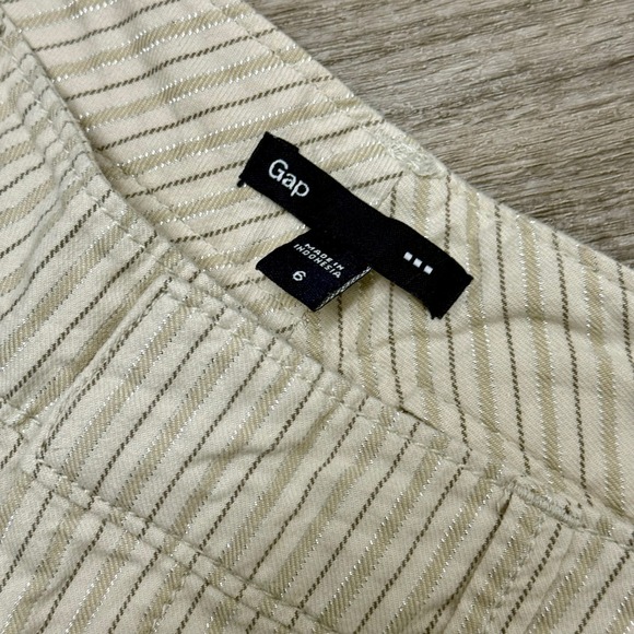 Gap Womens Khaki White Metallic Striped Shorts Size 6 Chino Cuffed Casual - Picture 2 of 8